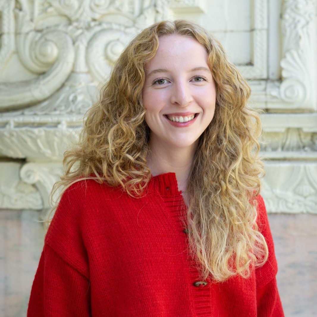 Paula Purim Manfredini Headshot